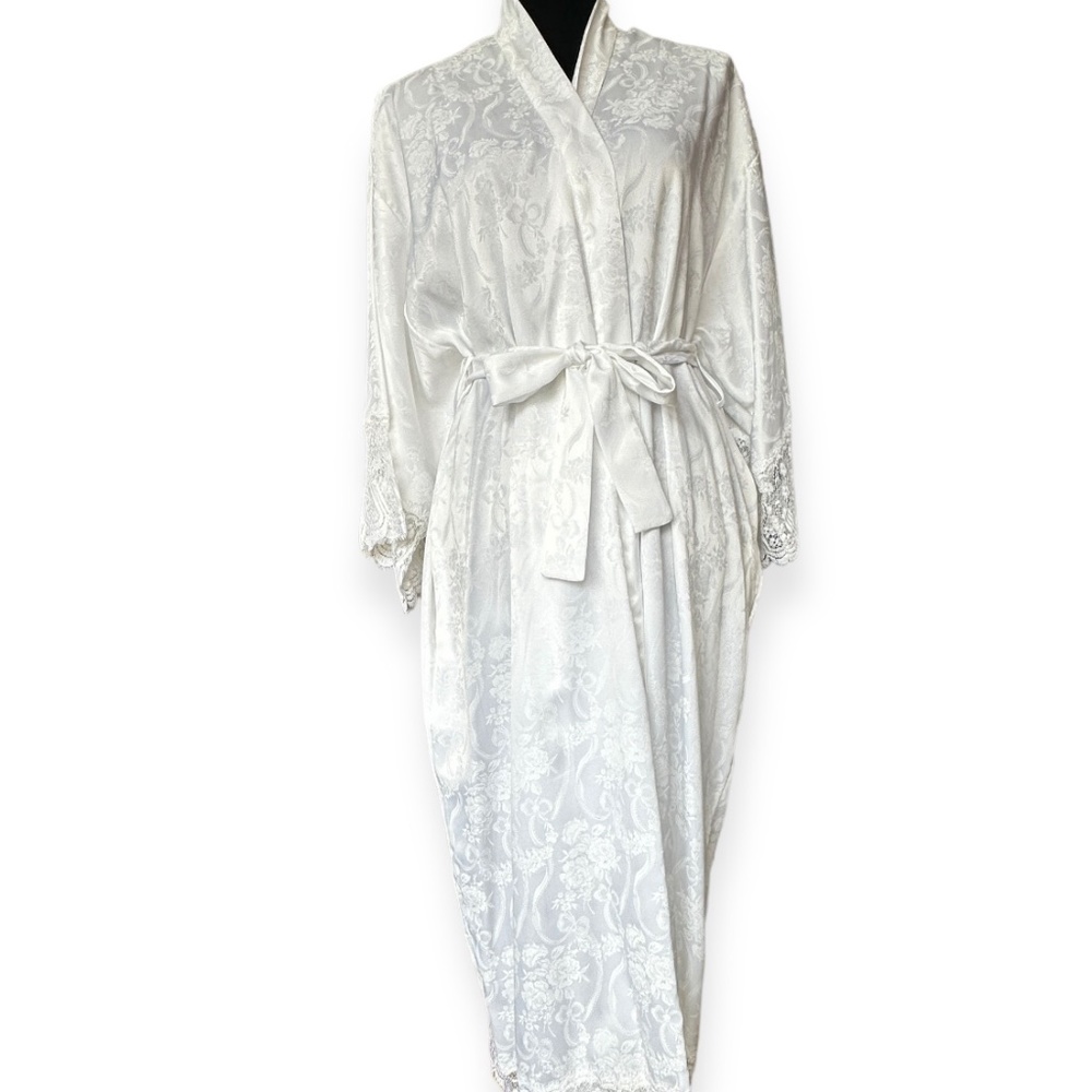 Vintage Priamo White Lace Robe